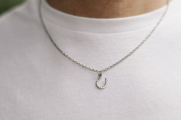 Small silver horseshoe necklace for men, stainless steel chain necklace, waterproof